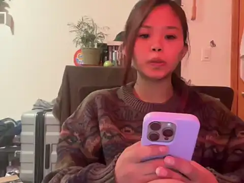 tinydaisy21's cam snapshot