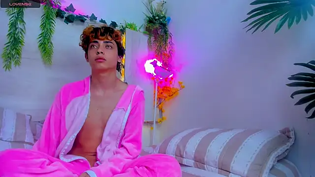 Twinkk_Guy's cam snapshot