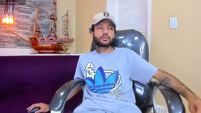 Hottie_Bear live sex cam