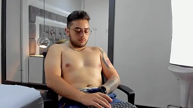 Ethan_Greys's cam snapshot