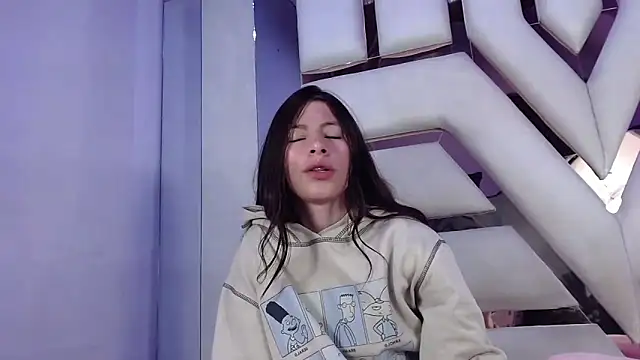 Sasha_Petitte's cam snapshot