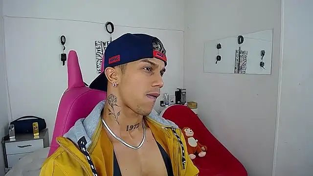 Leonard_Price live sex cam
