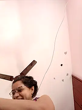 thanusi_2's cam snapshot