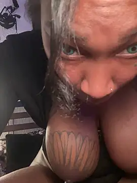 QUEENCALIMOD live sex cam