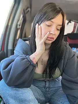 JulliaVegas live sex cam