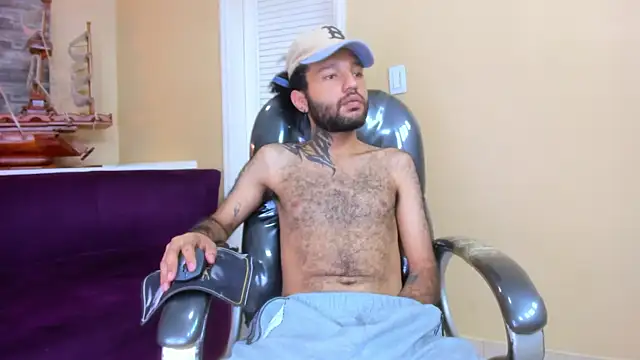 Hottie_Bear's cam snapshot