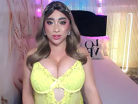 QueenMickaliciousz live sex cam