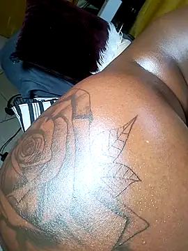 Hugemassivebootie's cam snapshot