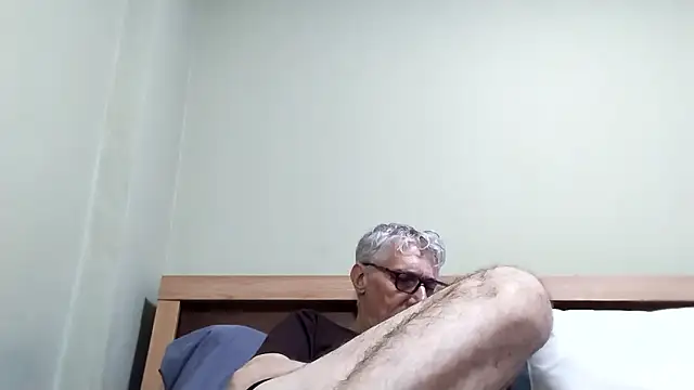 BIGUNCUTHARDCOCK live sex cam