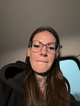 BrownieyQueen live sex cam