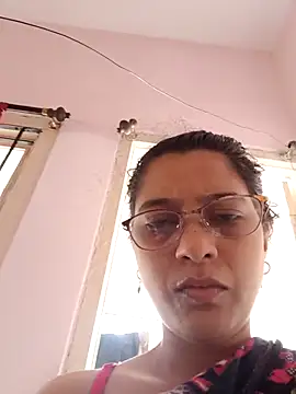 thanusi_2's cam snapshot