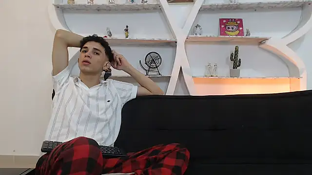 RED_EMPIRE's cam snapshot