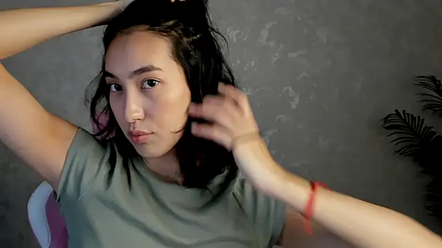 FlirtyAura live sex cam