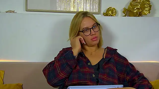 MariaNeumann live sex cam