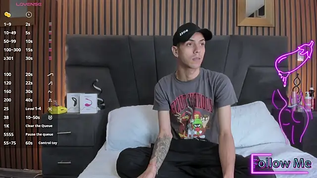 DerryAndIzzy live sex cam