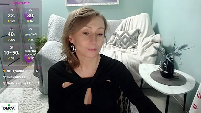 HornyMilf_777 live sex cam