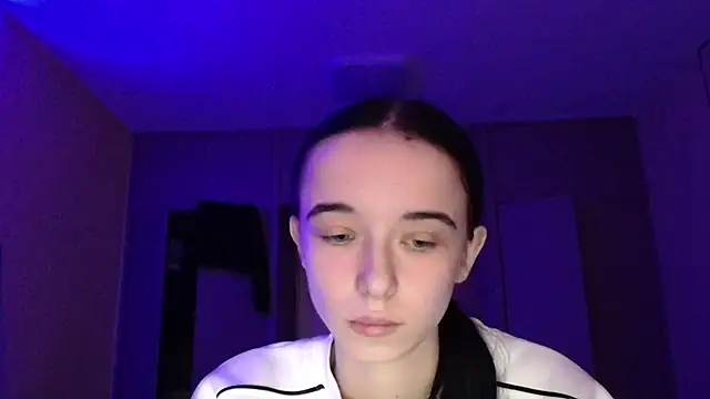 Emilia_Light live sex cam