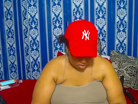 JUICEYLIPS333 live sex cam