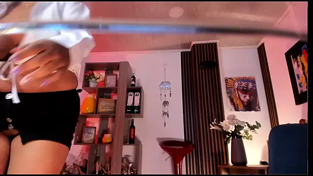 ValentinaNoir live sex cam