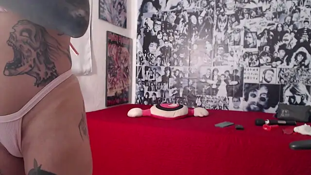 CrisBathoryxxx live sex cam