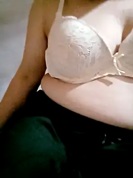 small-house123's cam snapshot