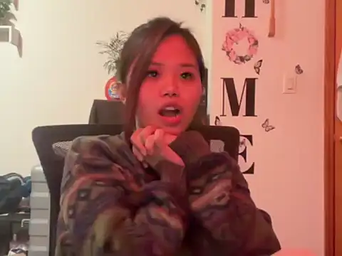 tinydaisy21's cam snapshot