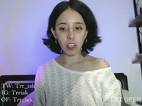 babyluna_8_8's web cam