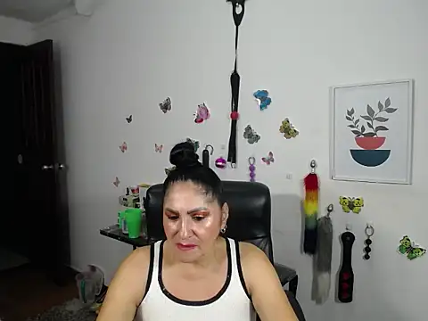 mature_bigboobs10's cam snapshot