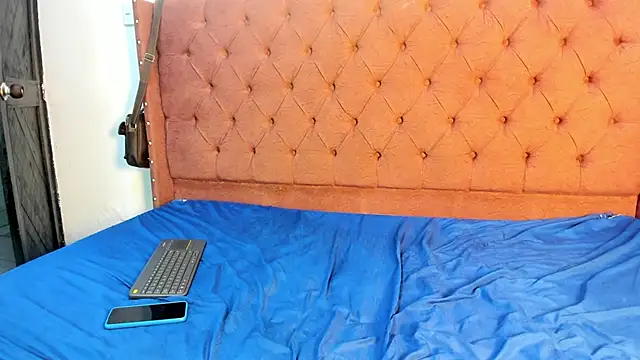 couple_hotfox's cam snapshot