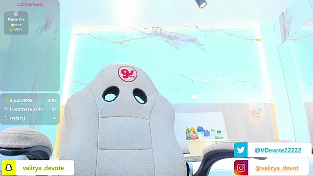 valirya_devote live sex cam