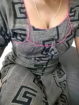 Tamilmallu-duskygirl03's cam snapshot