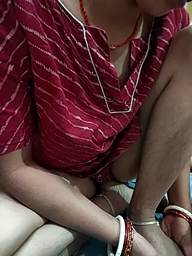 COUPLLE_VILLAGE's cam snapshot