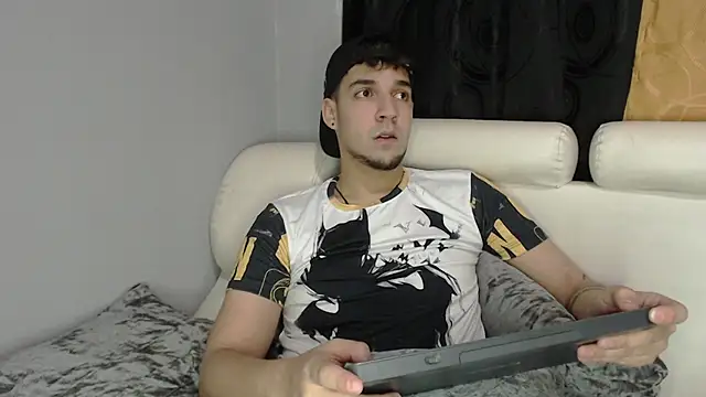 Tyler_Evans's cam snapshot