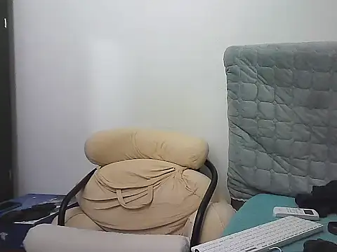 AlphaLatinoBear live sex cam