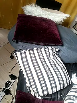 Hugemassivebootie live sex cam