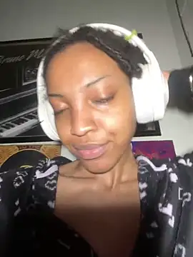 Queenkimi777's cam snapshot