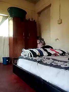 PetiteSquirtQueen's cam snapshot