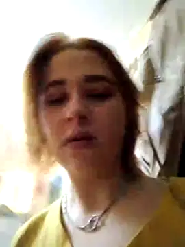 Gussie_Bridie's cam snapshot