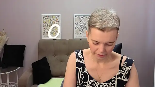 Cutie_Erikaa1's cam snapshot