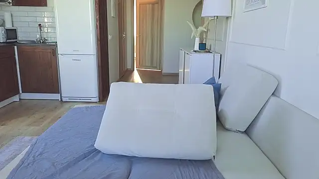 KristineEsme's cam snapshot