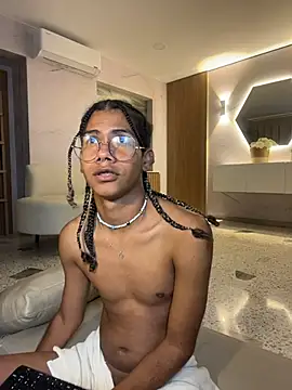 Maxim-Walker live sex cam