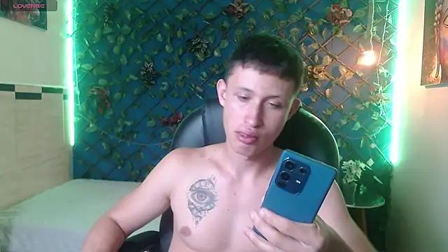 Garuo_18 live sex cam