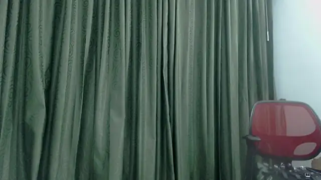 Aileendarkhot's cam snapshot