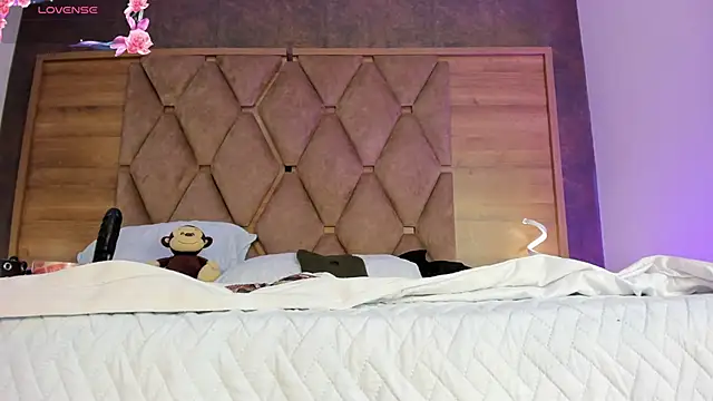 VictoriaSaenz1_'s cam snapshot