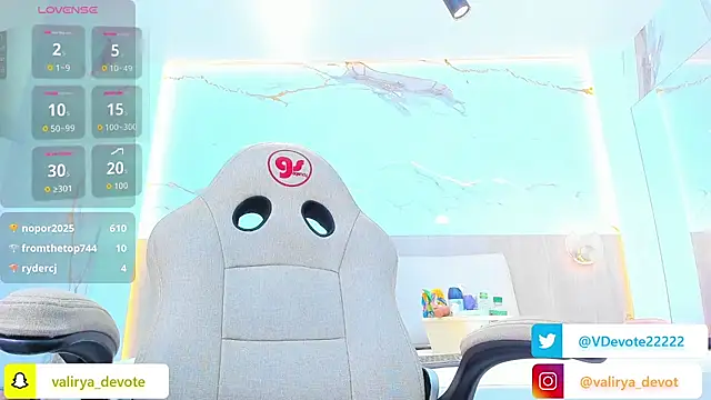 valirya_devote live sex cam