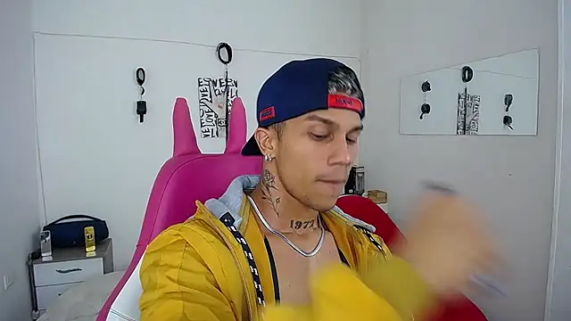 Leonard_Price live sex cam