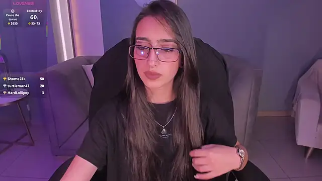 LarisaSmirnov live sex cam