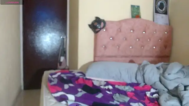 Sarita_valencia1's Stripchat show and profile