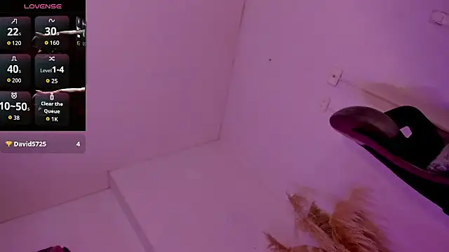 carolinemiller7 live sex cam