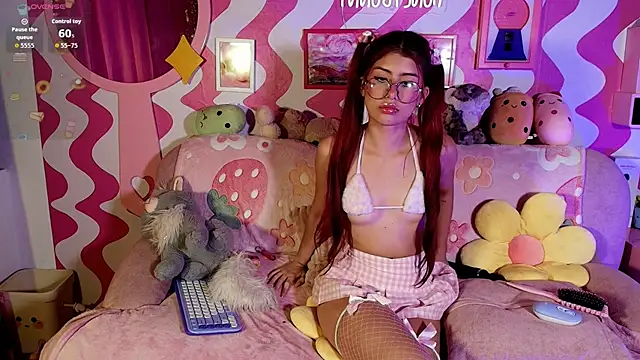 the_girl_with_the_red_hai's cam snapshot